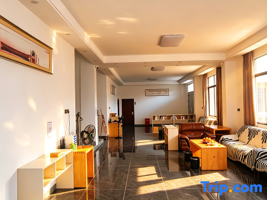 Yapotian Baishuizhai Holiday Hotel