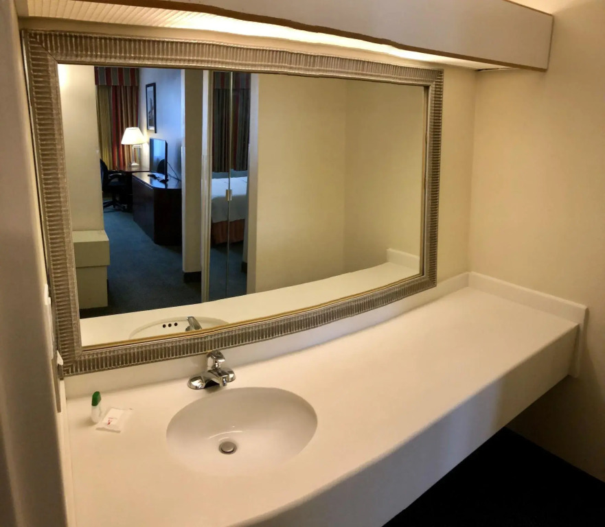 Edison Hotel