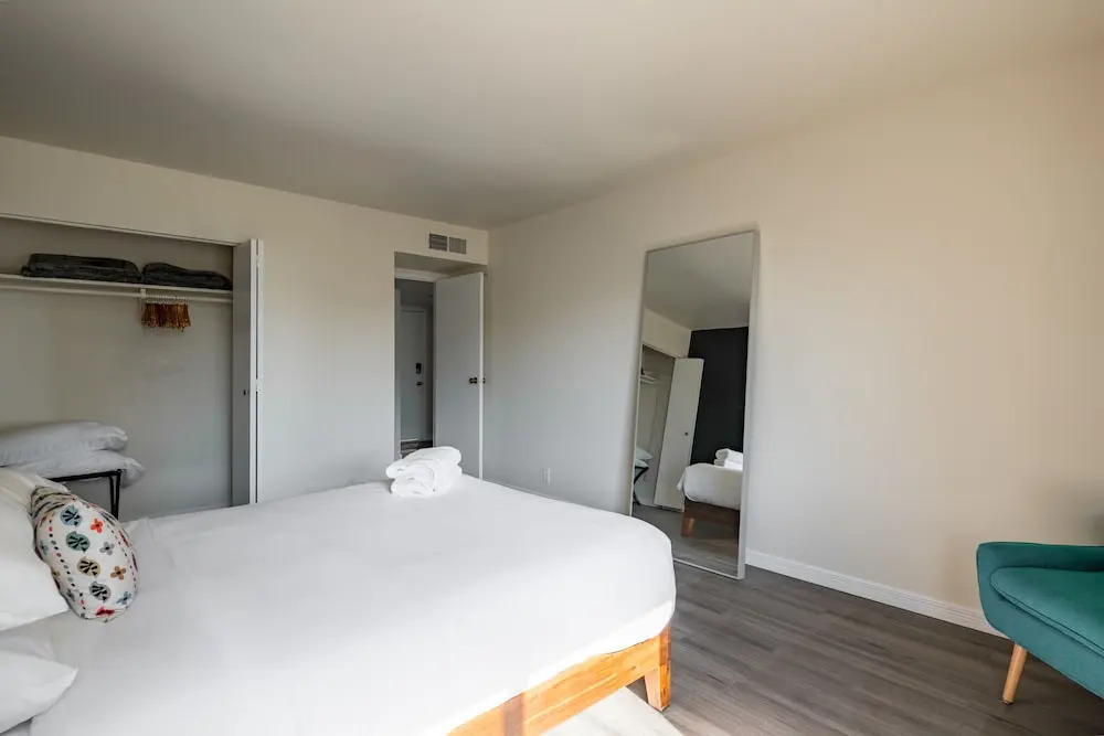 Stylish 1BR Apt Old Town by WanderJaunt