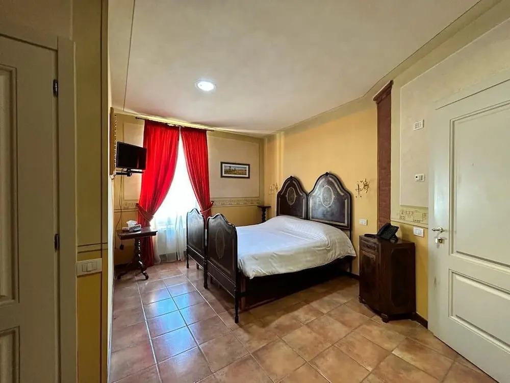 Hotel Airone