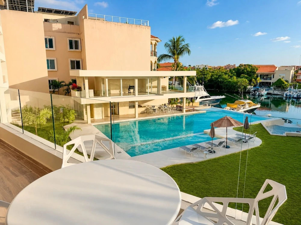 Marina view 3BR pool 7min walk to beach