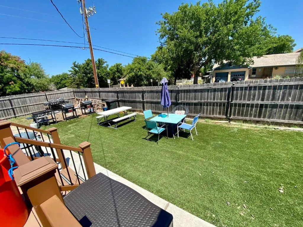 CaroleBelle Cottage-sleeps 8+hot tub/grills/firepit