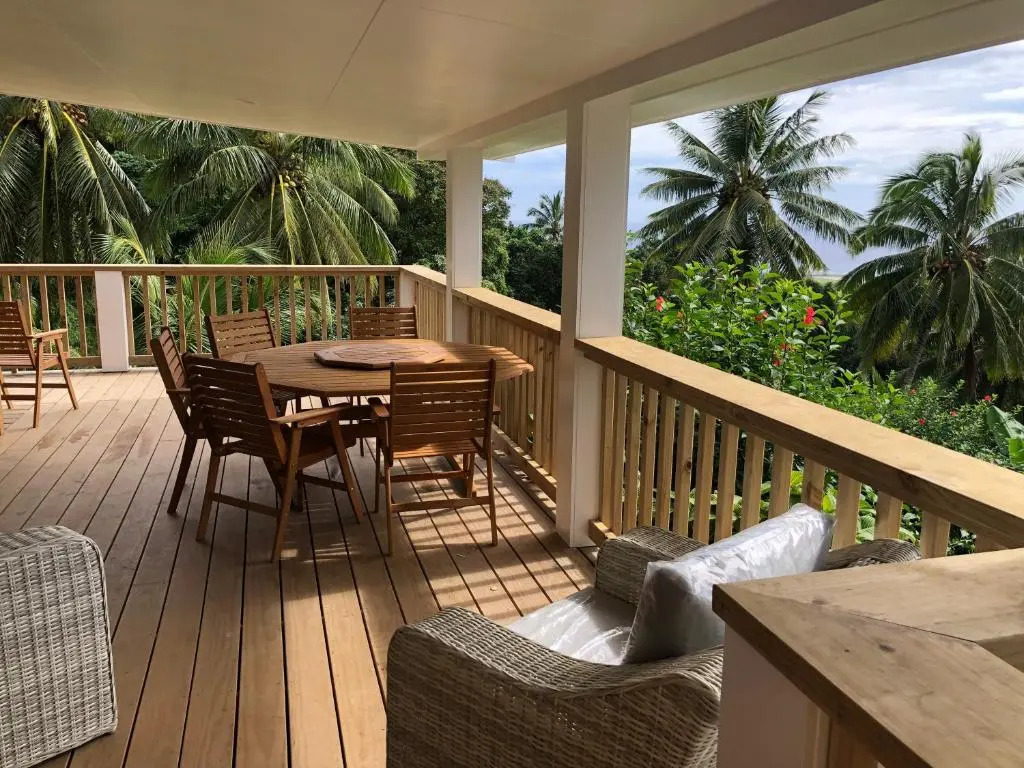 Pacific views, tranquil location, large home Navy House 2