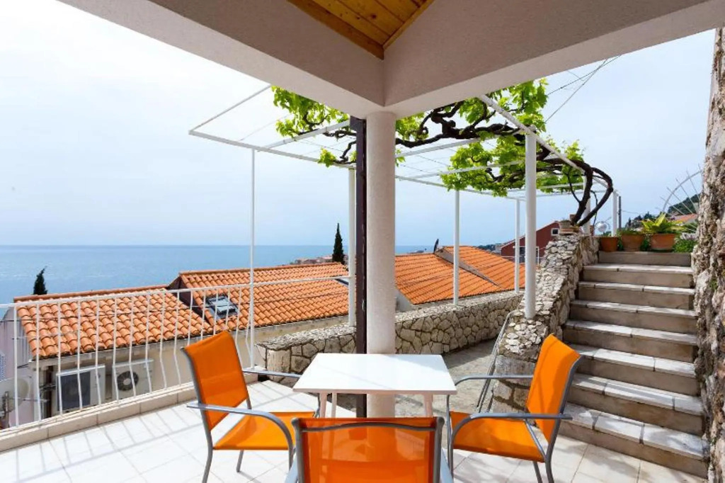 Charming studio apartment with beautiful sea view