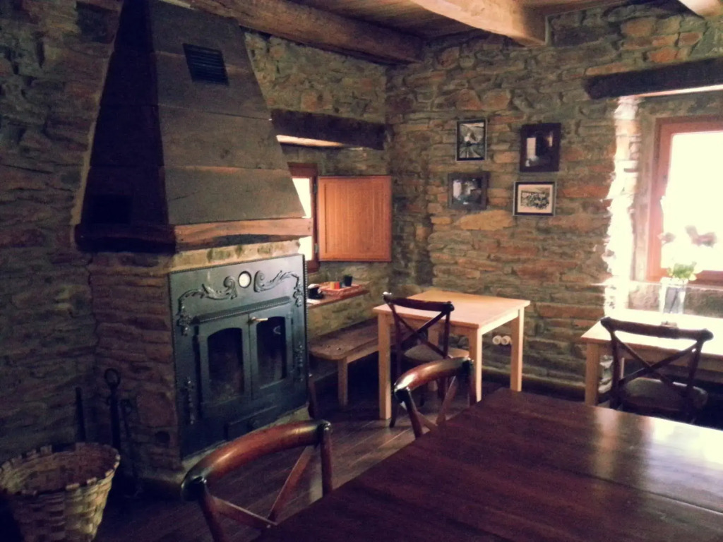 Hostal De Montaña La Aldeya