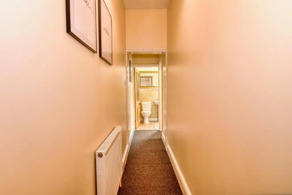 Birmingham House near M6 with SuperFast WIFI & Netflix Onsite Parking
