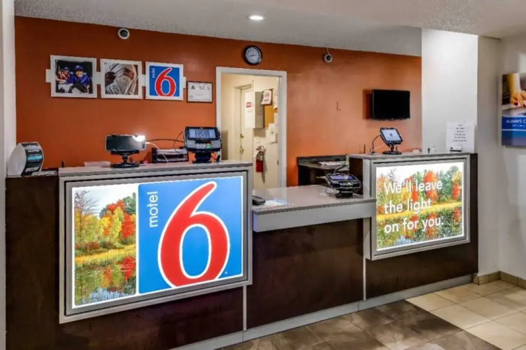 Motel 6-Greensboro, NC - Airport