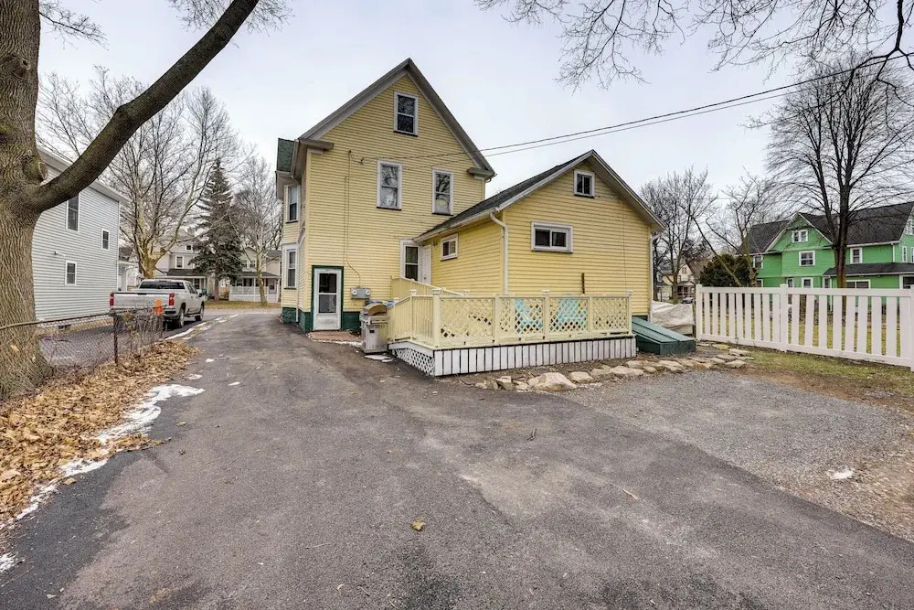 2 Miles to Dtwn! Idyllic Rochester Apt w/ Hot Tub