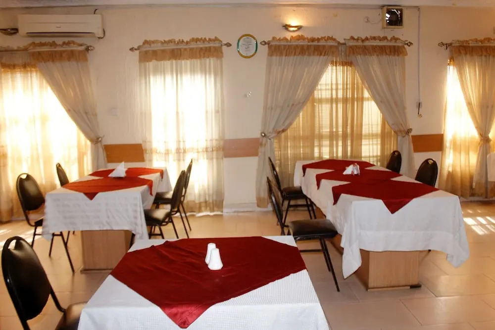 Manor Hotel