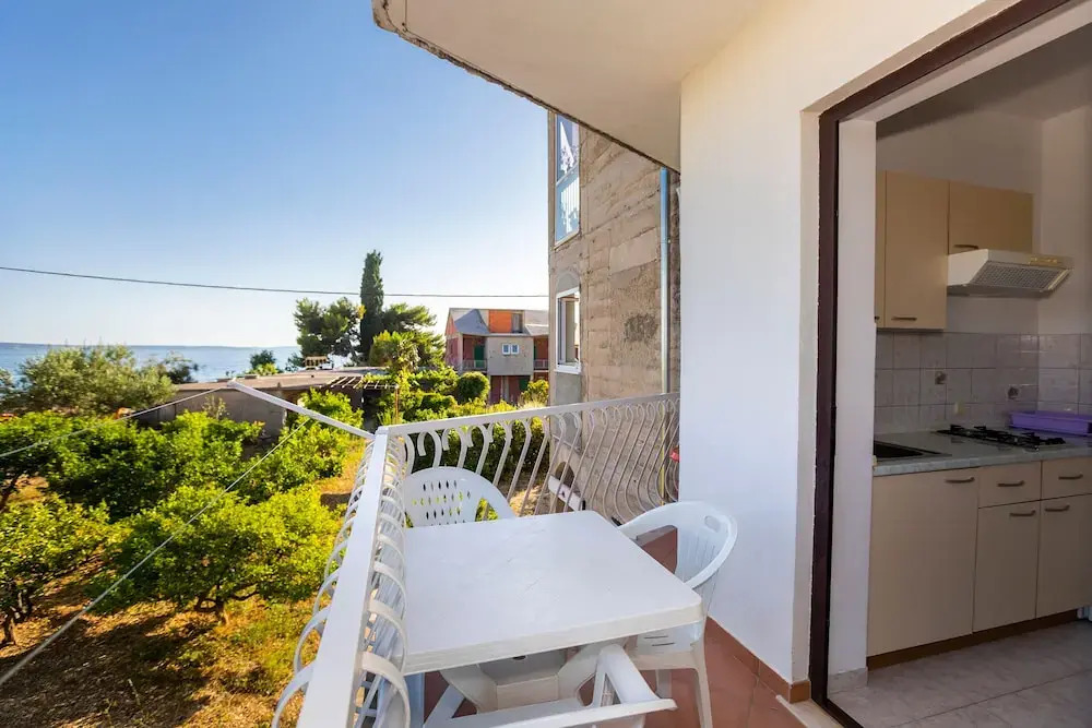 Captivating 2-bed Apartment in Podstrana
