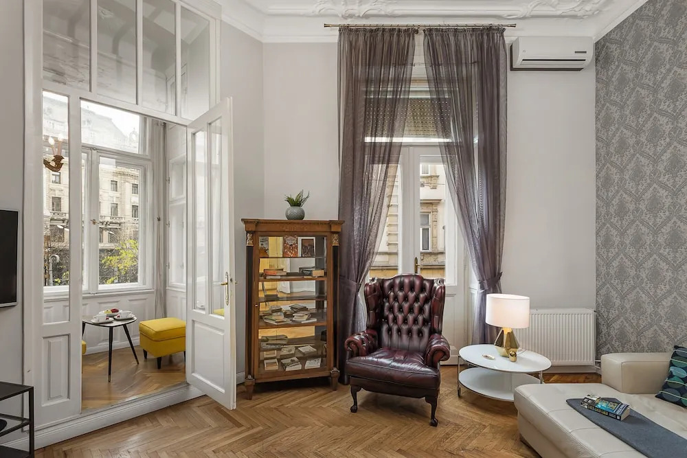 New York Palace View Apartment