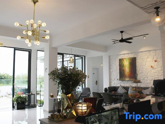 Huahaishe Lake View Inn