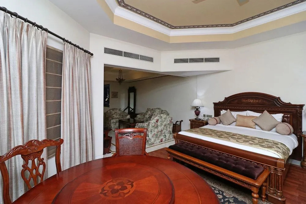 Oyo 25046 Hotel The Orient Taj