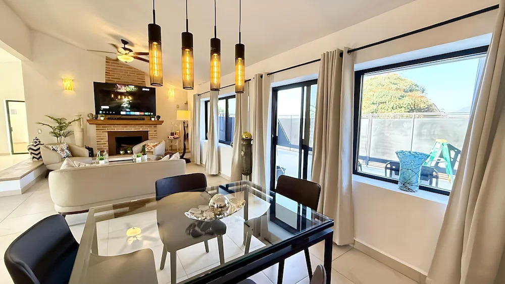 Modern LUX Ajijic 2 Bed Home -fantastic Location -bikes - Gym - Pickleball Court