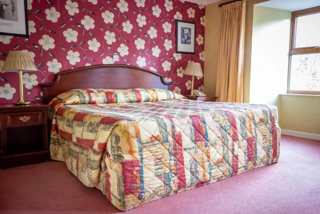 Lynhams Hotel