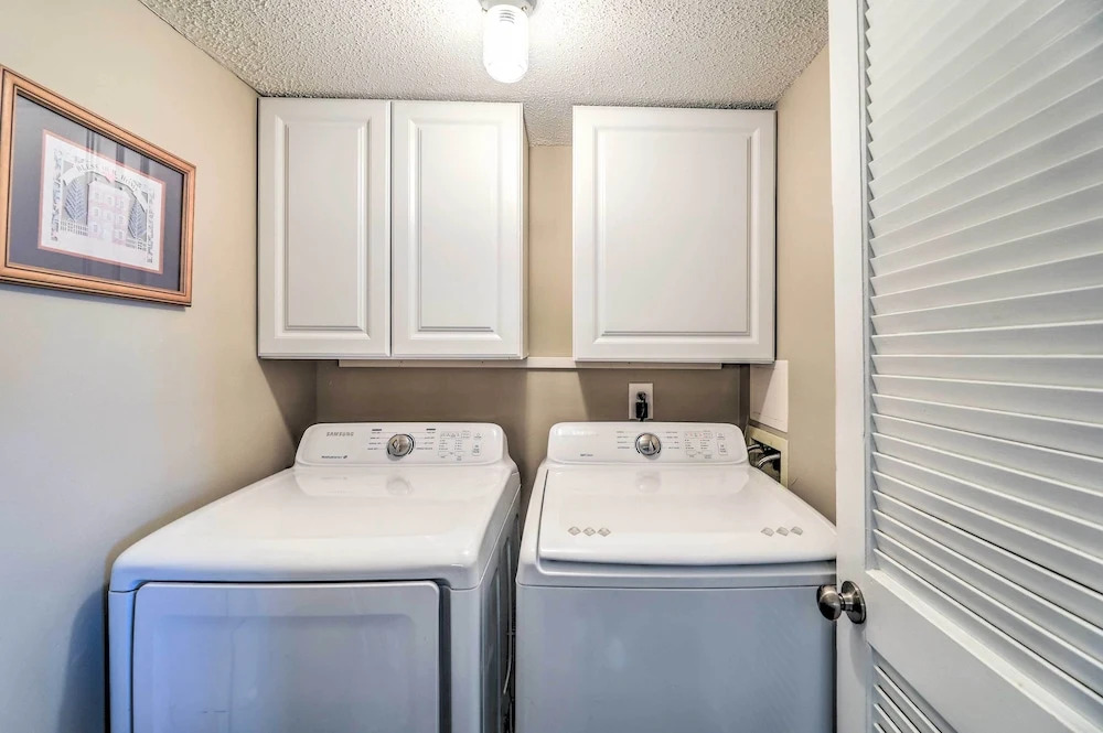 Coastal Condo w/ Indoor & Outdoor Pool Access