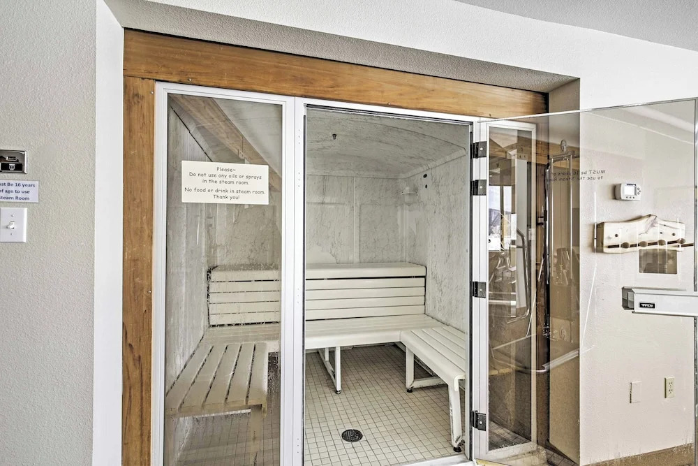Townhome w/ Club Access on Shuttle Stop