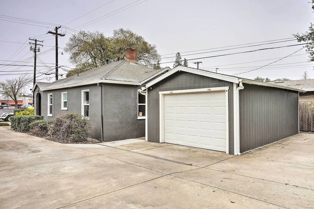 Cozy Elk Grove Home in the Heart of Old Town!