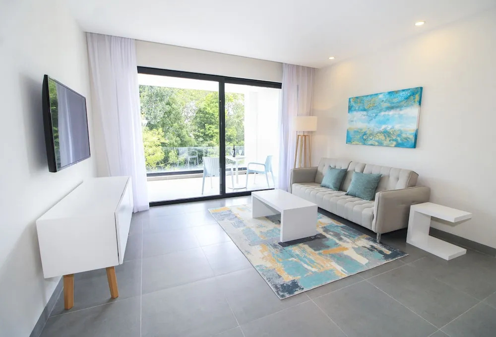 Nick Price Apartments by Spot Rentals