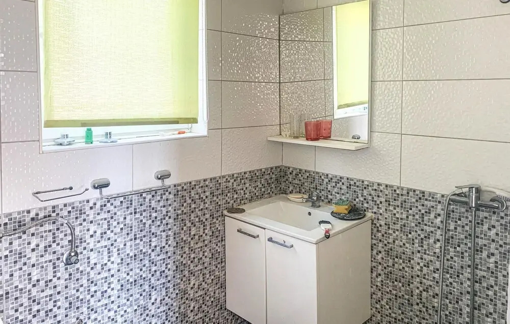Beautiful Home in Milna With 5 Bedrooms, Wifi and Outdoor Swimming Pool