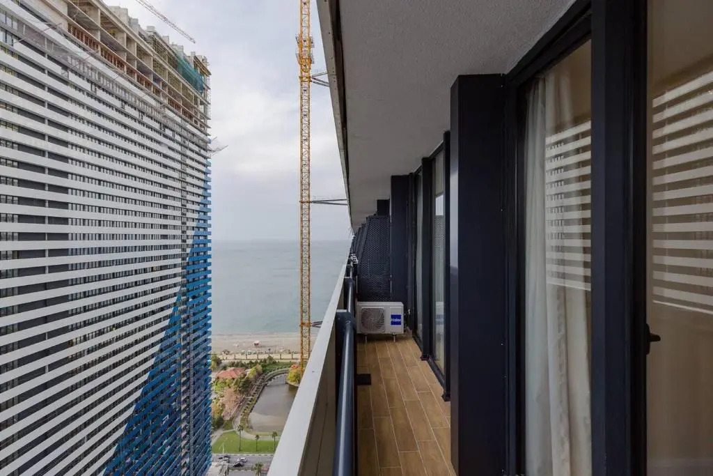 1BR Apt with Sea View and balcony