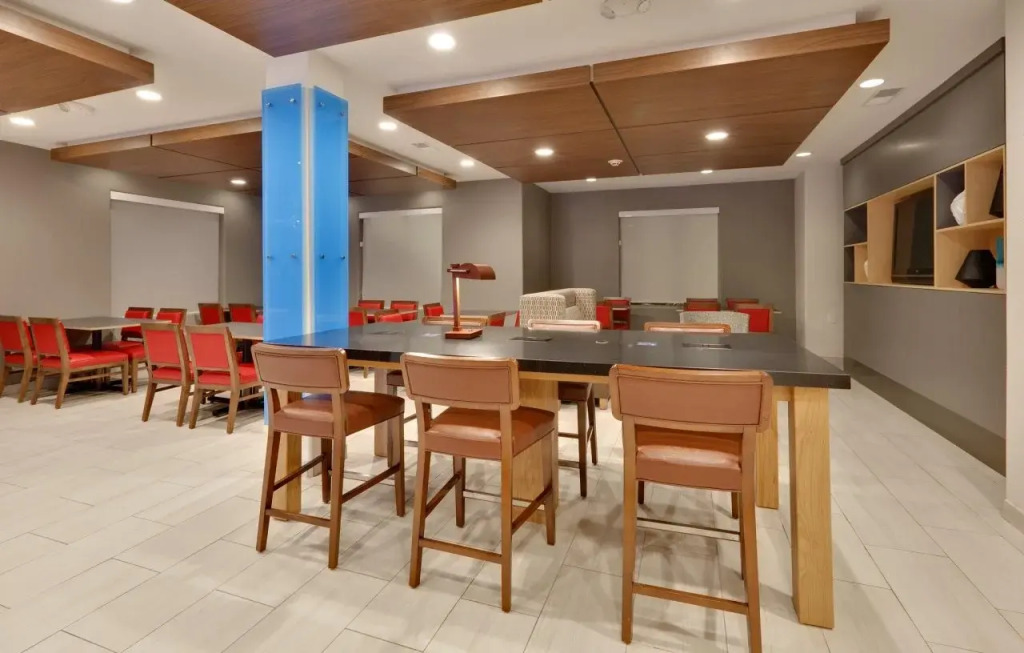 Holiday Inn Express & Suites Dallas - Duncanville by IHG