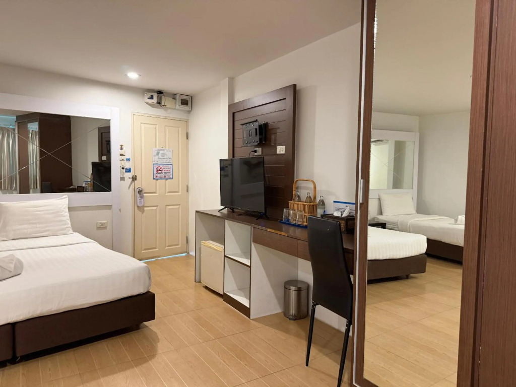 Bed By Cruise Hotel At Samakkhi-Tivanont