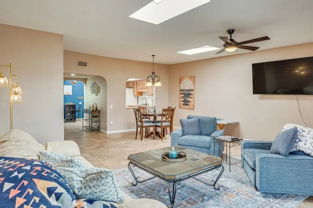 Quiet Townhome w/ Mountain Views in Green Valley