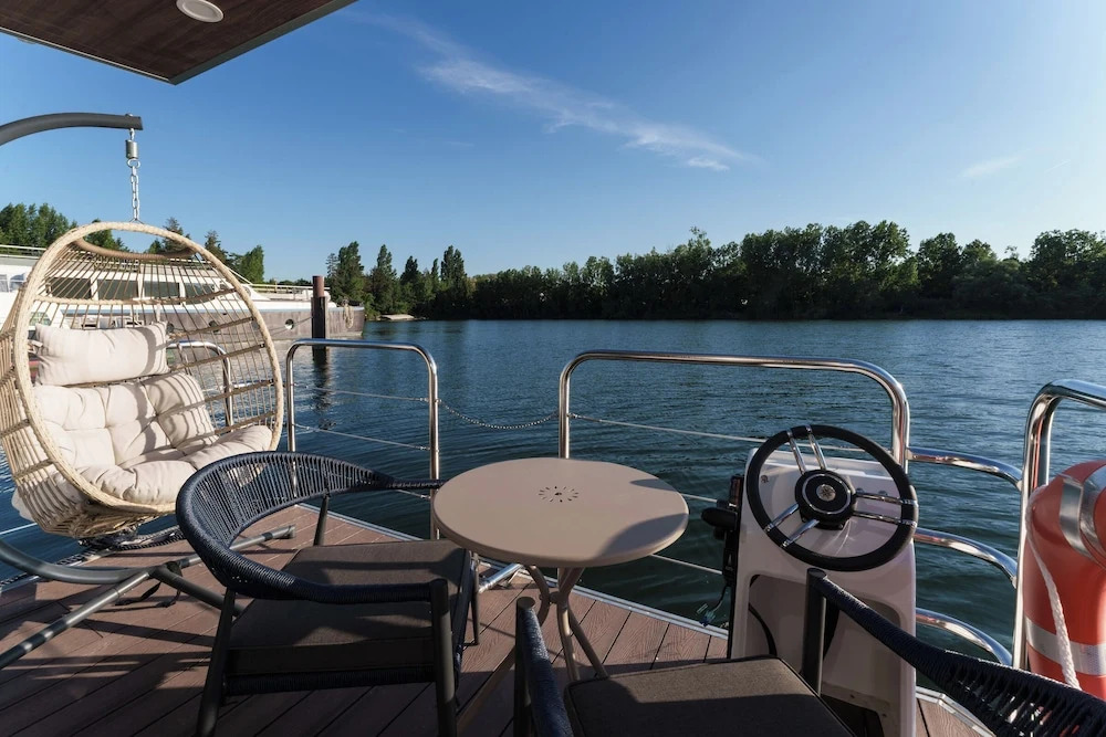 LEscale Royale Saint-Martin-la-Garenne Port Ilon - Seine - Giverny