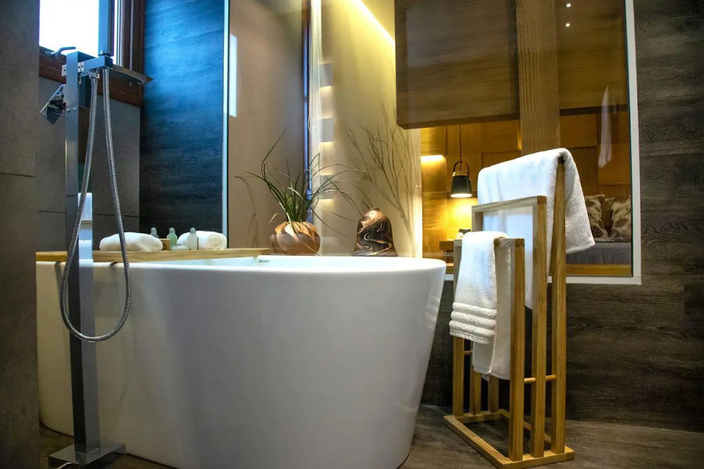 Wood Hotel