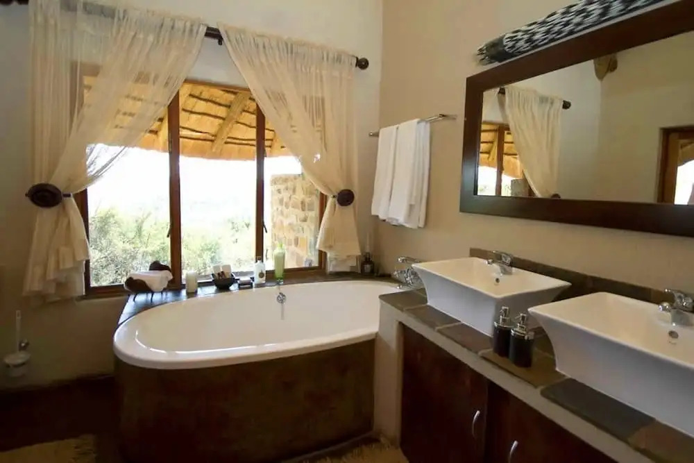 Umzolozolo Private Safari Lodge & Spa