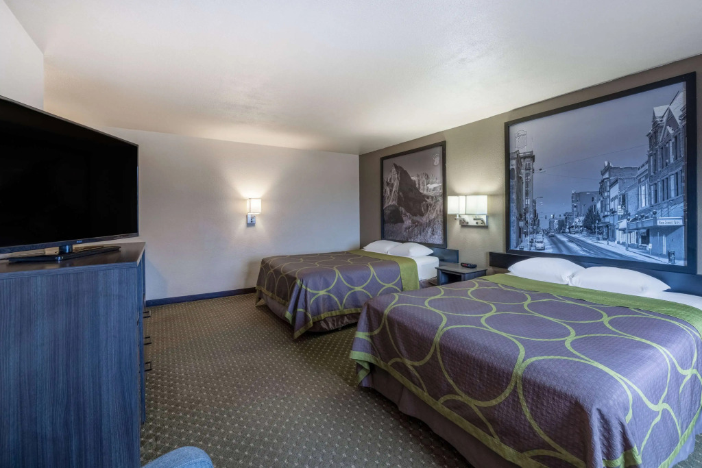 Super 8 by Wyndham Butte MT