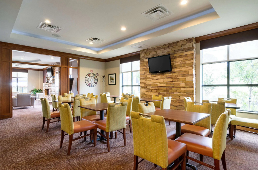 Comfort Inn & Suites Lexington Park near Pax River