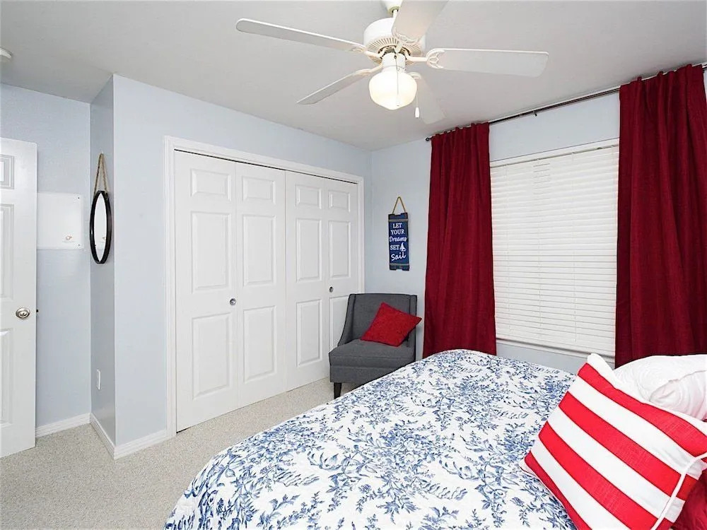 Lagoon Ave #106 - 2 Br condo by RedAwning