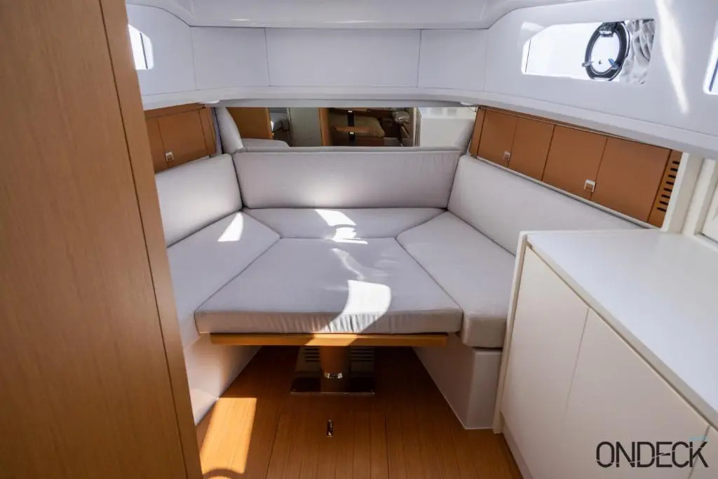 Yaloou Exclusive Yachting & More BLUEGAME 42