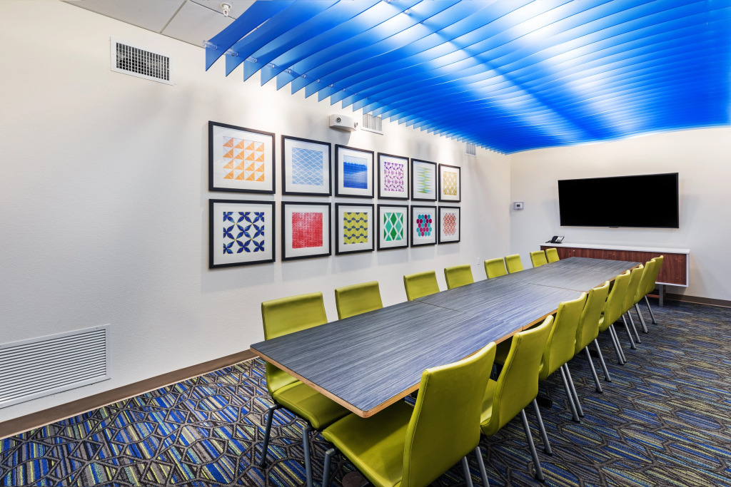 Holiday Inn Express & Suites Junction by IHG