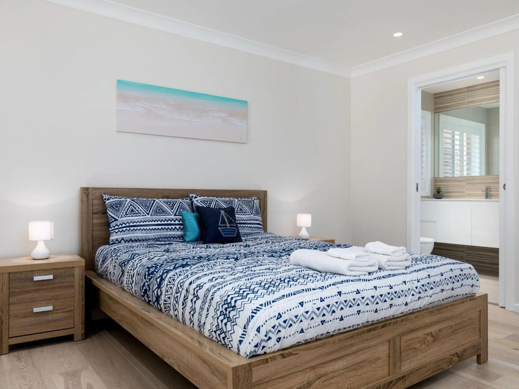 Bay View 6 - 3BR Vincentia home with water views