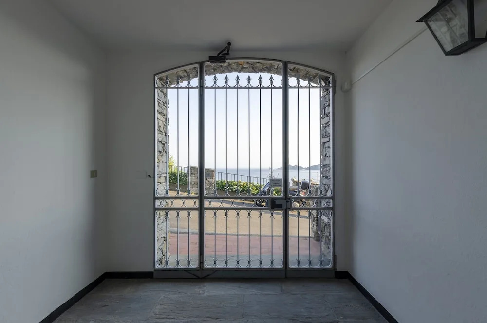 JOIVY Spectacular Sea View Apt For 5 W/Terrace