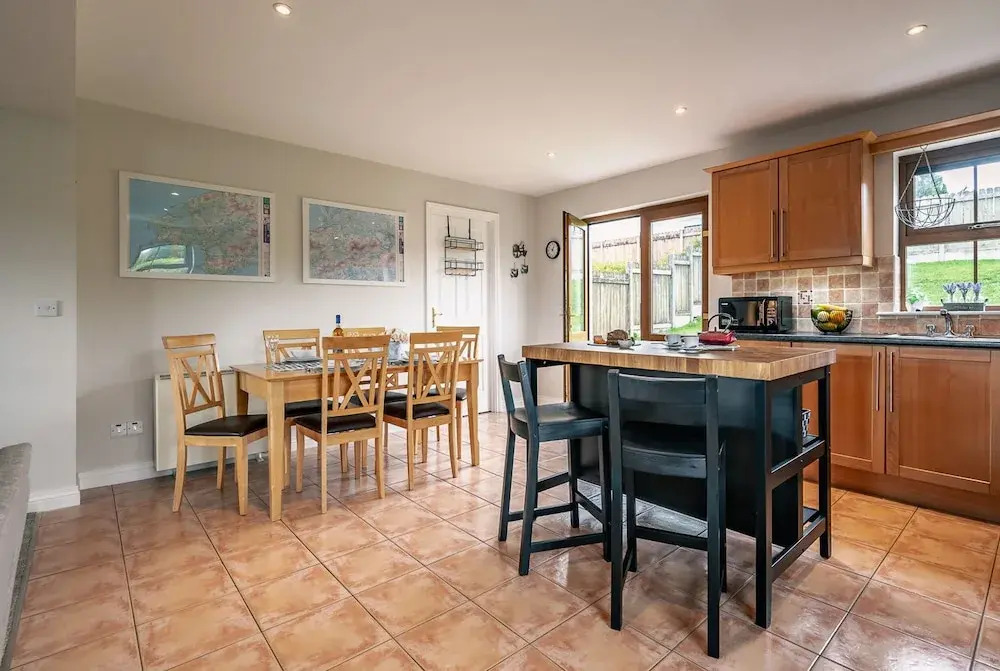 2 Bedroom Home in Kenmare With sea Views to Sleep 4