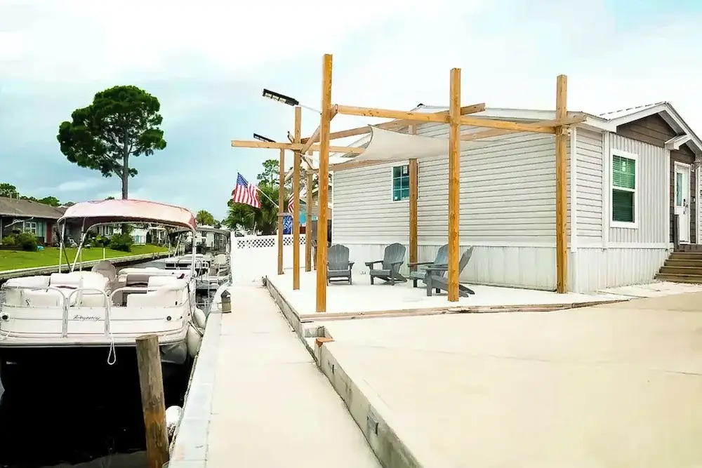 3BR Canal-front Home w/ Wifi & Boat Dock
