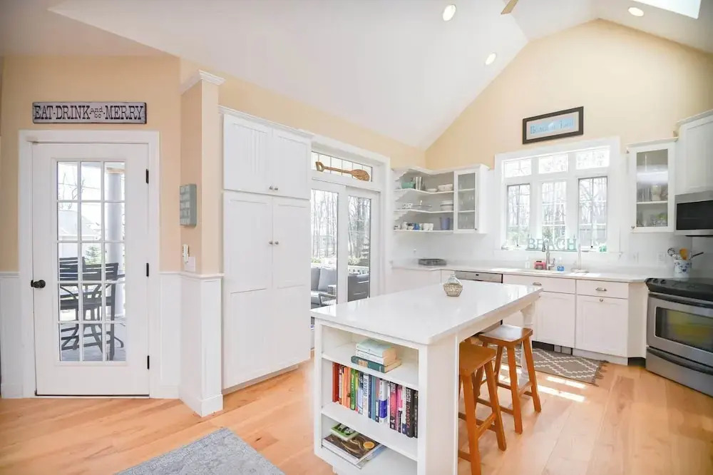 Stunning 5 Bdr, Walk to York Harbor Beach!