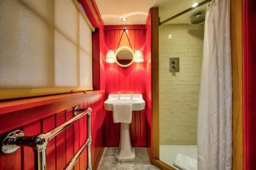 Rockhouse: Historic Gem - Photographer's Studio