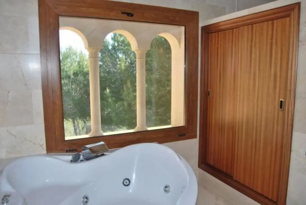 House - 4 Bedrooms with Pool and WiFi - 103976