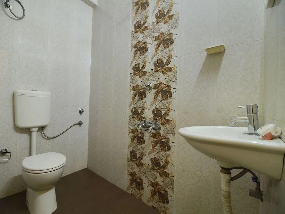 OYO 14163 Comforts Inn