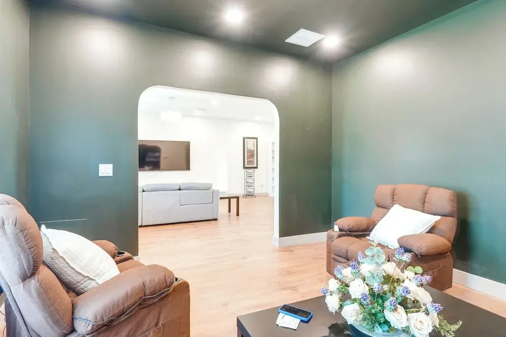 1 Mi to Downtown: New Albany Home w/ Yard