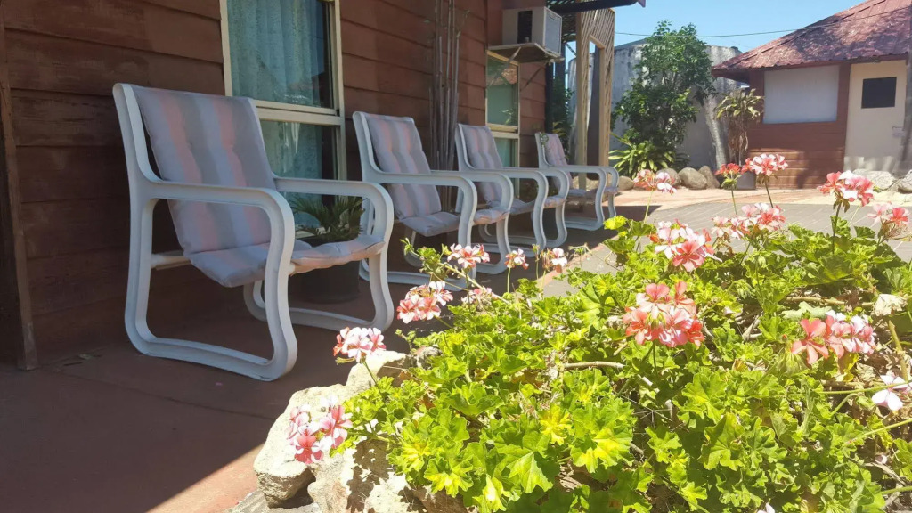 Bronco Motor Inn