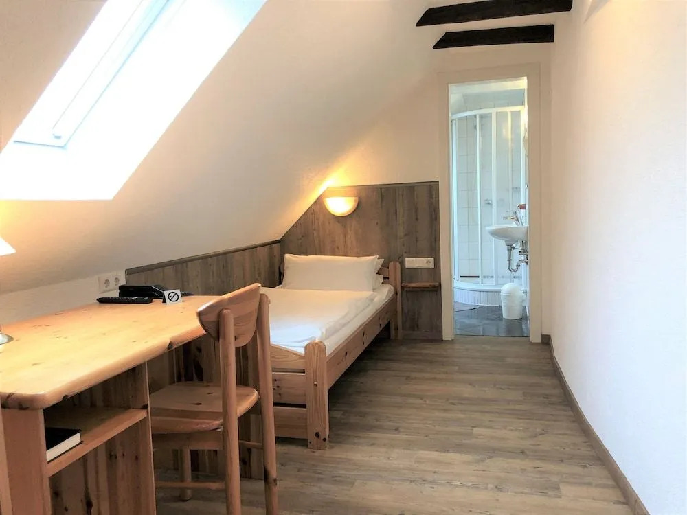 Hotel Orthwein -kostenfreie Parkplätze