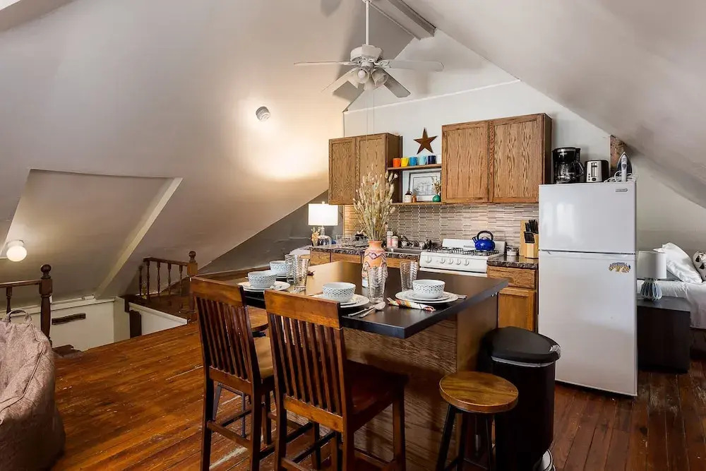 Center of Highlands! Spacious Bardstown loft!