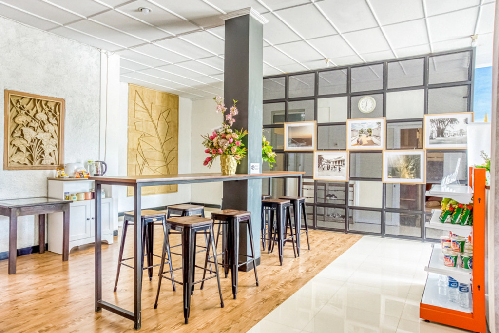 RedDoorz Hostel near Tugu Train Station