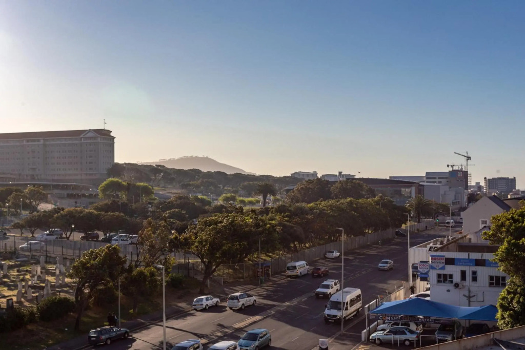 The Paragon Urbane CENTRALLY LOCATED, MODERN COMFORTS